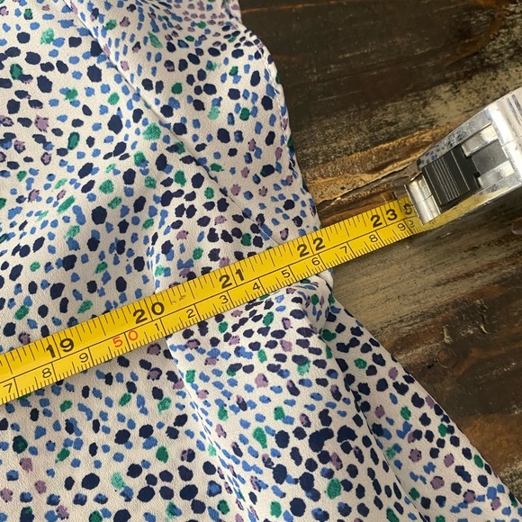 Carolina Belle (Dress Barn) Blue and White Flutter Sleeve Blouse Size 1X - Picture 7 of 7